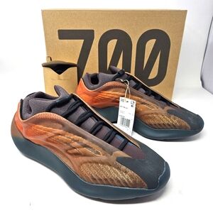 New Yeezy‎ Boost 700 V3 Adidas Copper Fade Men's Size US 11.5 Brown Orange Grey.